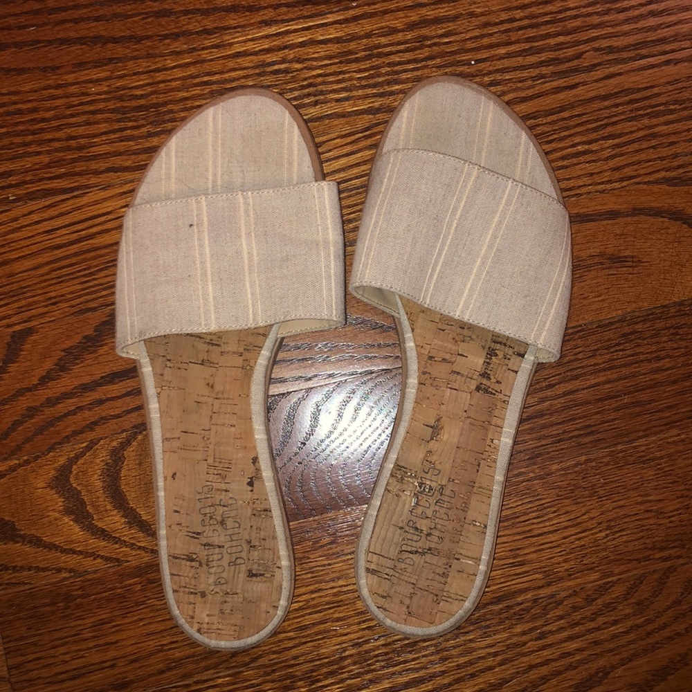 Grey and white striped flip flops size 6 1/2